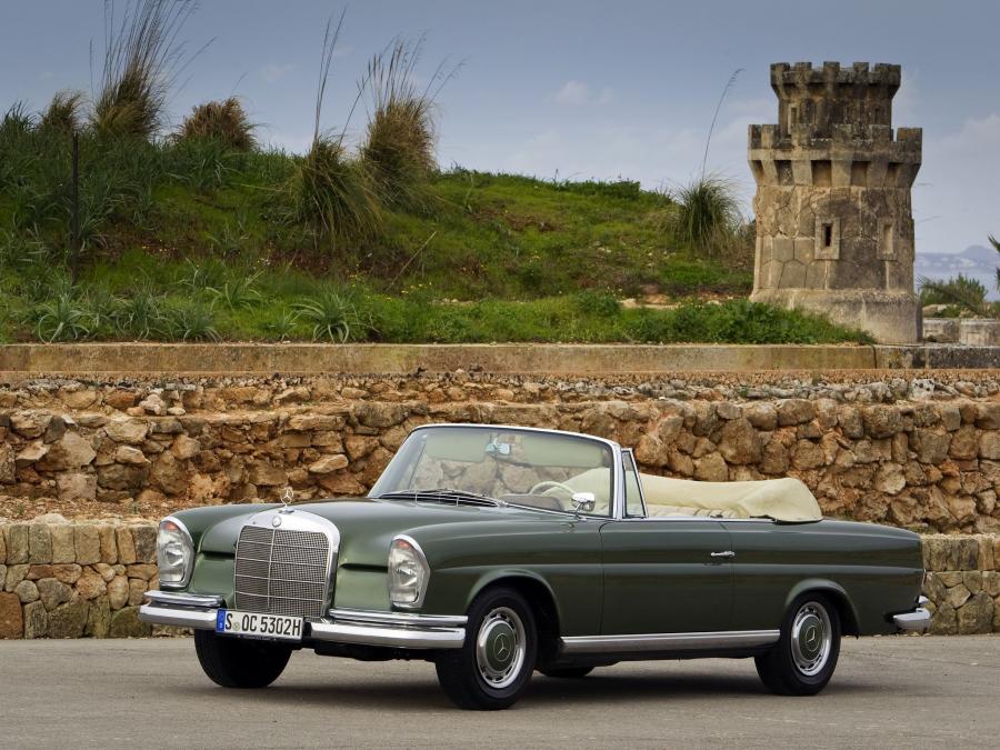  Mercedes-Benz 220 SE Cabriolet 1961 года  (фото 2 из 7)